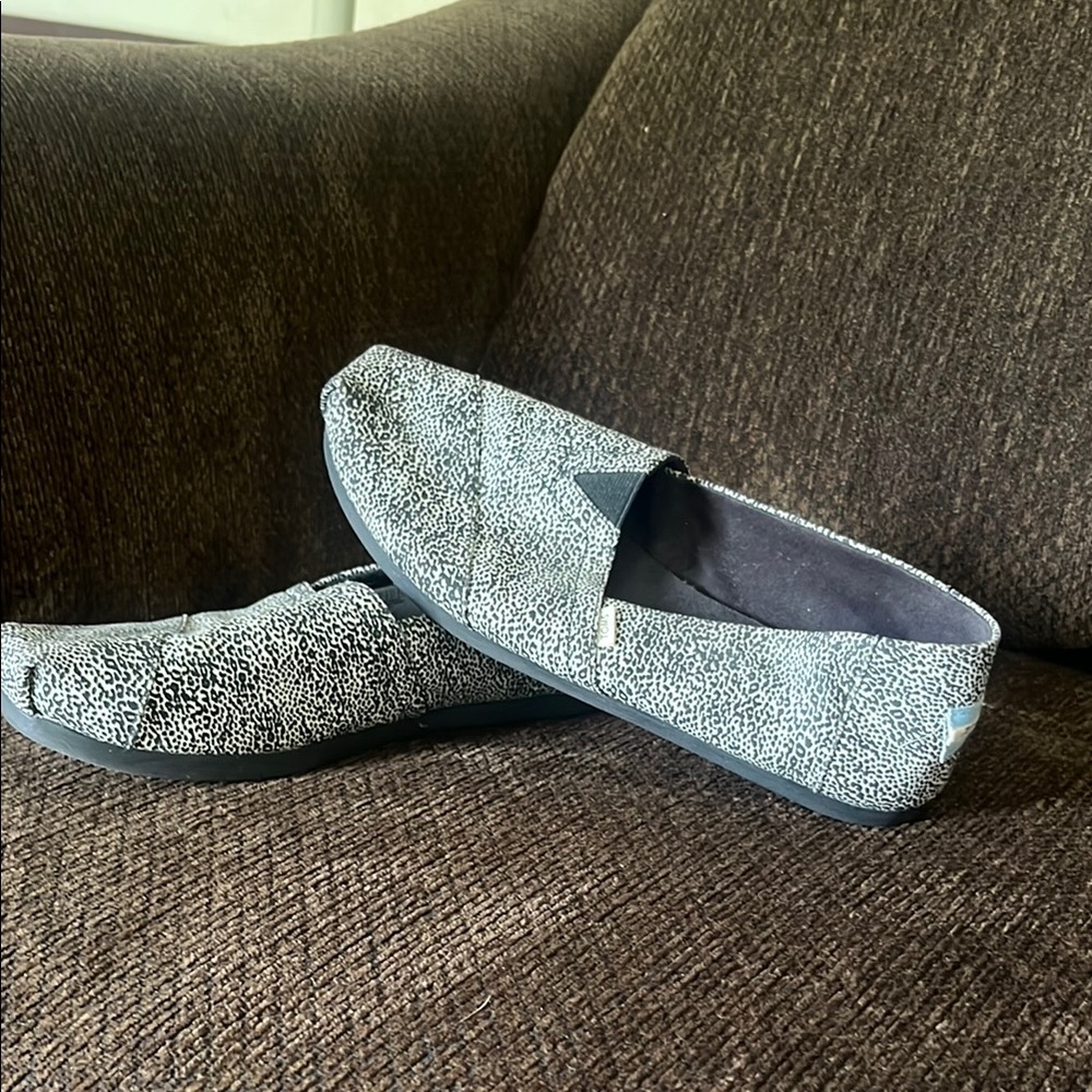 Toms Black and Gray Flats Comfortable Slip-Ons